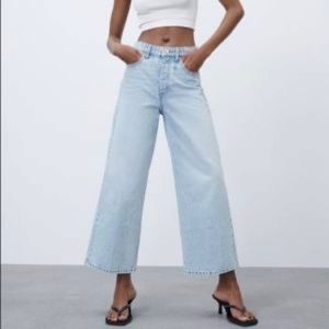 Zara light wash wide-legged cropped jeans